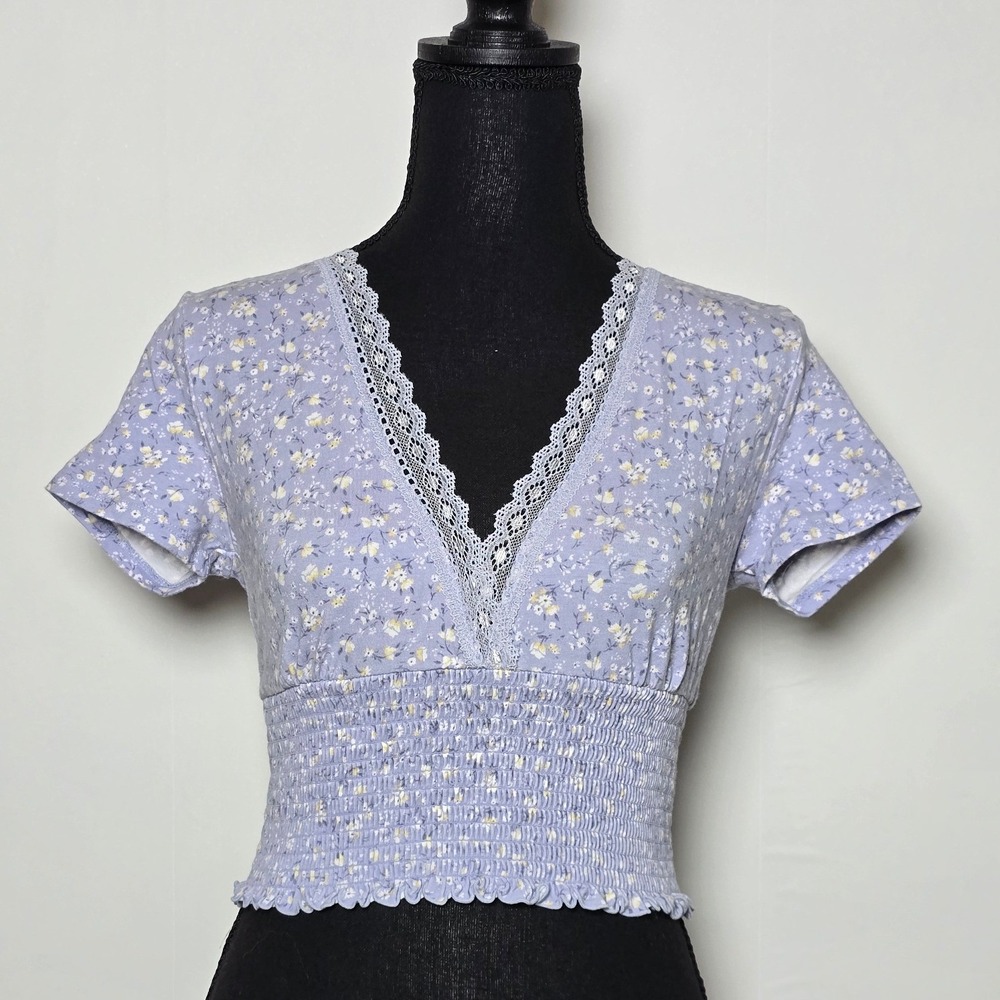 Forever 21 Women Crop Top Medium Lavender Floral Lace Smocked Cottagecore Y2K